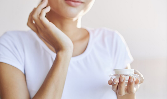 Почему «омолаживать» лицо говяжьим жиром опасно? Объяснила косметолог