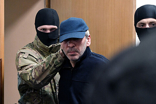 Суд признал вину экс-премьера Дагестана и его зама в растрате 41 млн рублей