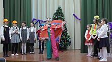 Школьники из Хорошево-Мневников провели новогодний спектакль для ветеранов педагогического труда