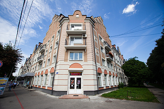 В Калининграде совладельцы парикмахерской стоимостью 1,5 млн евро пожаловались в прокуратуру на рейдерский захват