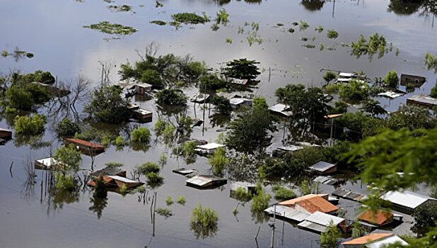 Более 100 тысяч человек эвакуированы в Парагвае и Уругвае