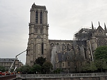 Потушен огонь в Нотр-Дам-де-Пари