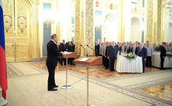 Владимир Путин поздравил выпускников военных вузов