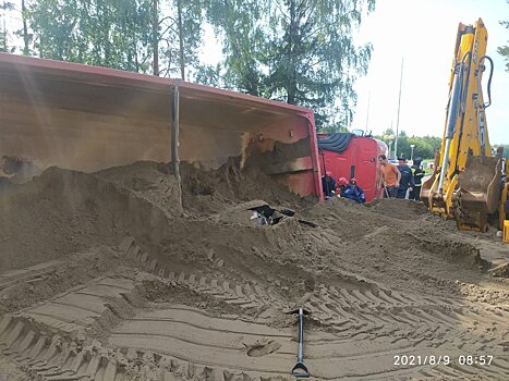 Итоги дня: раздавленная песковозом легковушка под Ижевском и ремонт старинных домов в Сарапуле