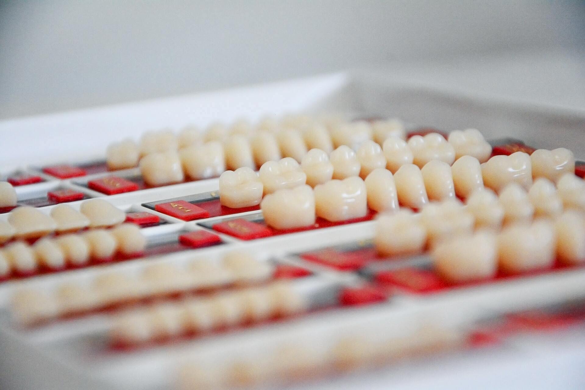 Стоматолог рассказал об адаптации к зубным имплантам