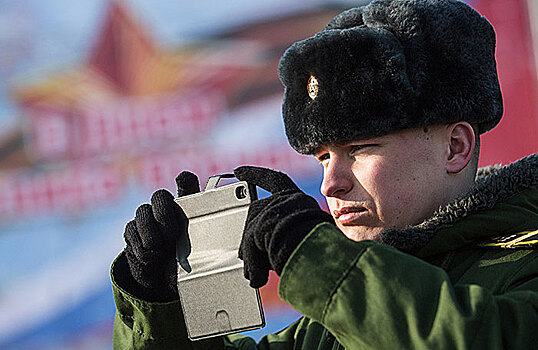 «Старенькая Nokia» за 115 тысяч: что умеют новые телефоны военных