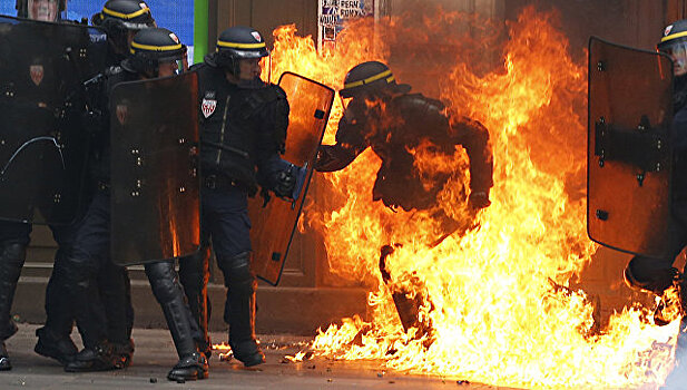 В Париже начались массовые беспорядки