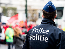 Холодный душ для горячих фанатов: бельгийская полиция разогнала марокканских болельщиков