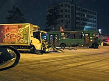 На Урале из-за сильного снегопада на шиномонтажках скопились очереди