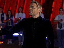 Басков исполнил «Священную войну» на кургане Саур-Могила