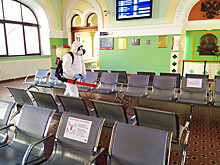 Громко и с размахом: на железнодорожном вокзале Владивостока проводится дезинфекция