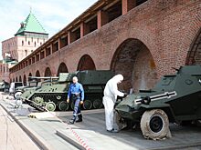 Опубликованы фото, как в кремле реставрируют военную технику к 9 мая