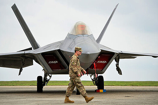 США впервые после начала СВО направили в Европу истребители F-22 Raptor
