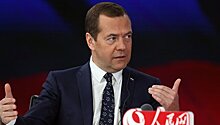 Медведев вручает российские награды руководству Китая