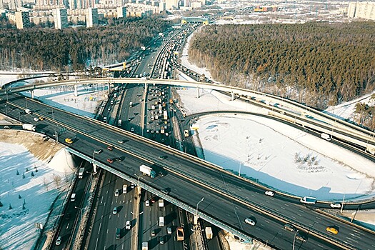 Дептранс призвал водителей быть внимательными на дорогах из-за гололедицы