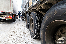 Автобусы и грузовики застряли на трассе под Пермью из-за непогоды