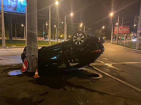 Собрал две попутки и перевернулся: подробности ДТП с Infiniti на кольце Луначарского в Самаре