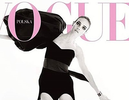 Мужские туфли, мини-платье и огромные глаза: Наталья Водянова выглядит вдвое моложе своих лет на обложке Vogue