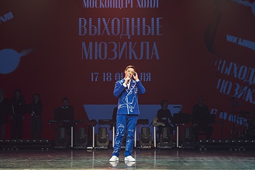 "Больше говорить не о чем - только о свете или его отсутствии". Алексей Франдетти об экспериментах в своём "нелёгком лёгком"