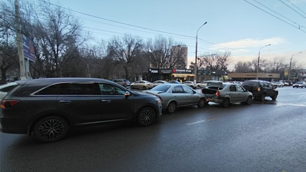 В Волгограде произошло массовое ДТП с пострадавшими