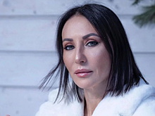 Алика Смехова вышла в свет с молодым спутником