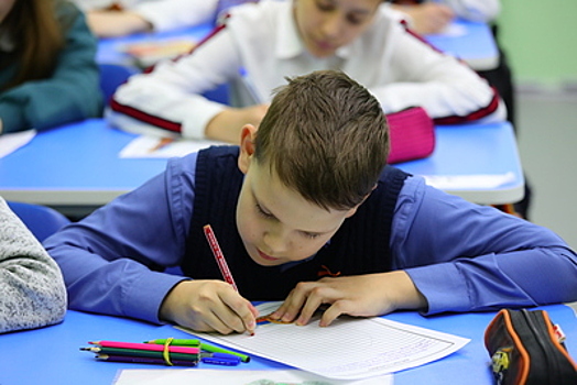 Участвующие в спецоперации военные РФ получили письма от школьников Подмосковья