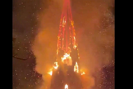 В центре Амстердама из-за пожара обрушилась башня церкви Вонделкерк XIX века