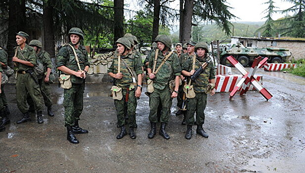 Абхазские военные провели учения на танкодроме российской базы ЮВО