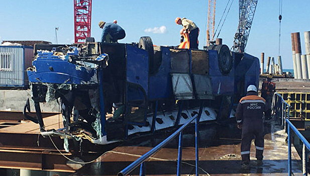 На месте падения автобуса в море на Кубани возобновлены поиски