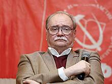 Владимир Бортко, который выдвинут КПРФ на пост губернатора Санкт-Петербурга, указал на многочисленные фальсификации