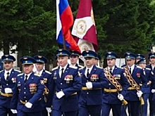 Иркутской авиаэскадрилье Росгвардии торжественно вручили боевое знамя от имени президента РФ