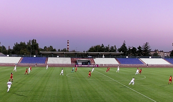 В Волгограде россиянки неудачно стартовали в ЧЕ по футболу