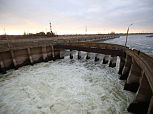 Губернатор проконтролировал уникальные работы по восстановлению шлюза