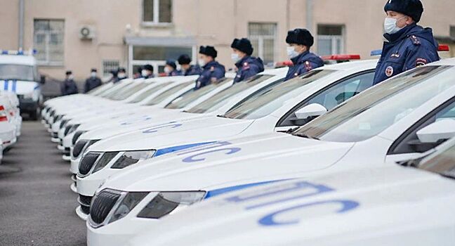 В Кургане полицейским вручили ключи от новых служебных автомобилей