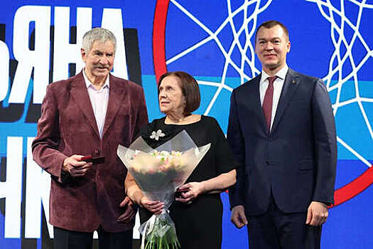 Министерство спорта вручило почетный знак отметившей юбилей маме Овечкина