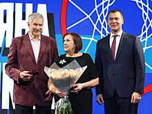 Министерство спорта вручило почетный знак отметившей юбилей маме Овечкина