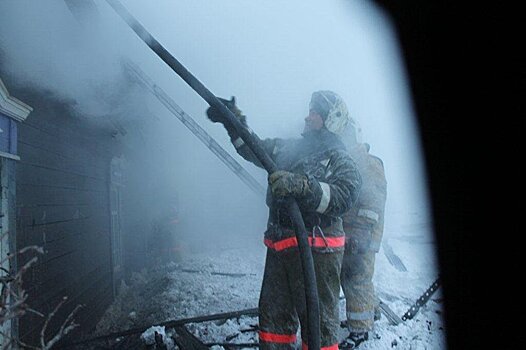 Спасатели эвакуировали 70 человек из-за пожара в общежитии Семея