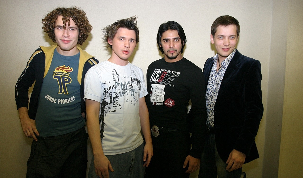 Солист группы корни. Группа корни. Группа корни 2000. Группа корни 2000. Корни старый состав.