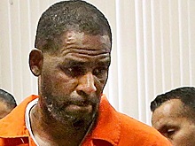 Рэпера R Kelly признали виновным в сексуальной эксплуатации несовершеннолетних