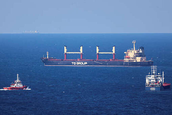 Следовавший под флагом РФ контейнеровоз запросил помощь у Турции из-за неполадки