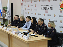 В Брянске в рамках акции «Будь в форме» полицейские рассказали студентам о службе в органах внутренних дел