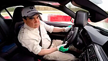Президент Туркменистана устроил дрифт на гоночном автомобиле: видео
