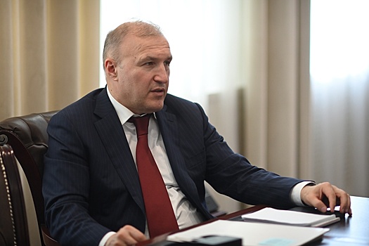 Глава Адыгеи встретился с представителями молодежного движения