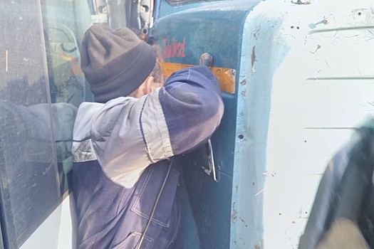 В Уфе мужчину зажало между трамваем и мусоровозом