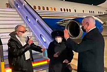 Отсидевший в США 30 лет шпион прилетел в Израиль и поцеловал землю