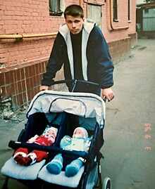 Гарик Харламов опубликовал редкие семейные фото и показал, как выглядел в 90-х