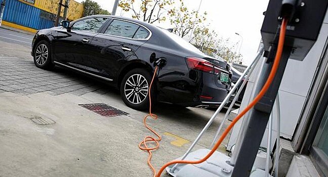 Европа запретила продажи бензиновых и дизельных машин с 2035 года