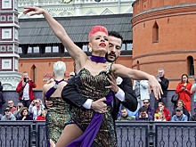 На улицах Москвы Международный театральный фестиваль им. А. П. Чехова открылся в ритме танго