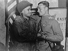 25 апреля 1945 года 5-я гвардейская армия встретилась с 1-й американской у Эльбы