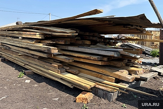 Депутат Сидоров заявил, что курганским погорельцам строят дома из гнилых материалов